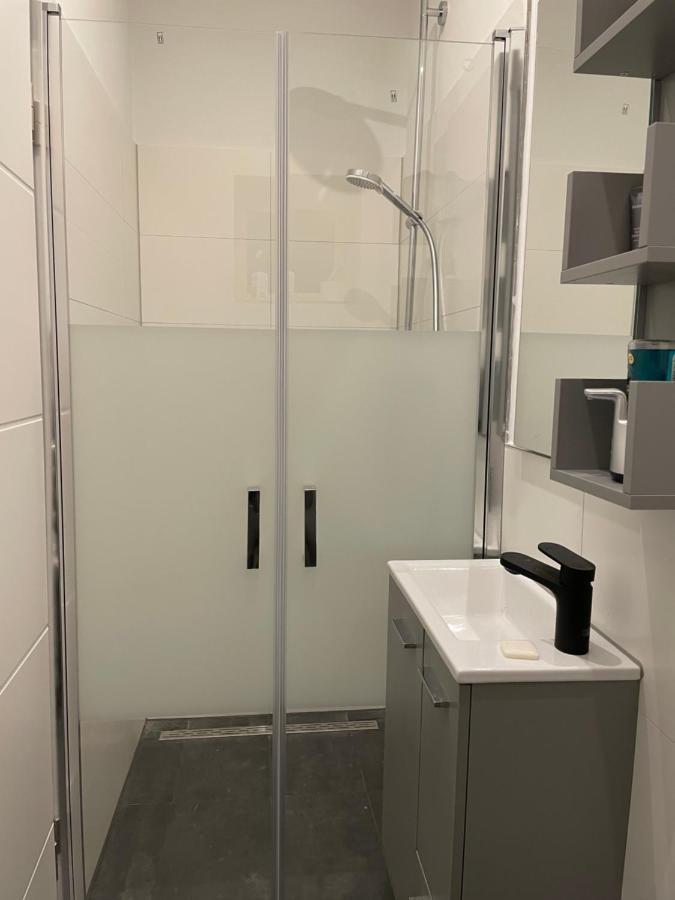 Citygluecknms - Direkt Am Bahnhof Und Einkaufszentrum Neumünster Buitenkant foto