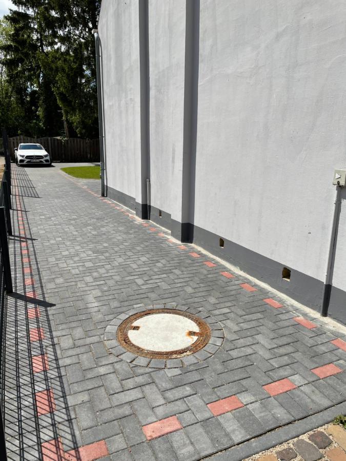 Citygluecknms - Direkt Am Bahnhof Und Einkaufszentrum Neumünster Buitenkant foto